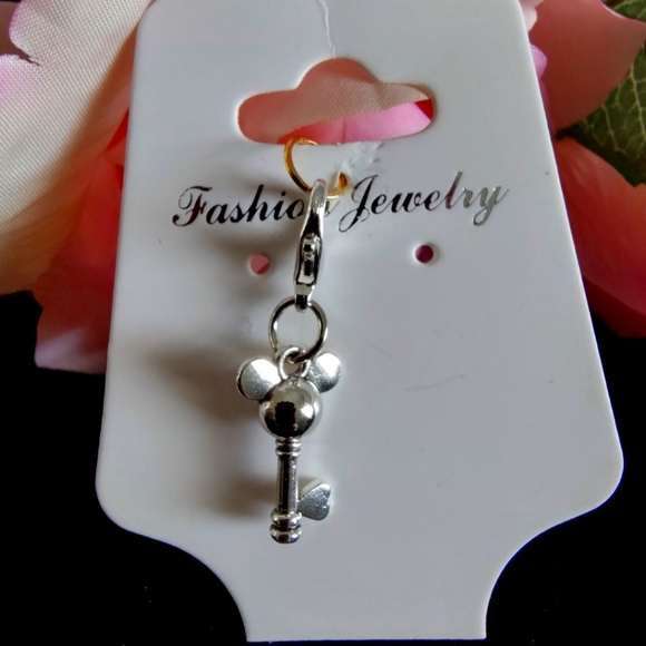 Mickey Mouse Key Charm with lobster clasp - Picture 2 of 4